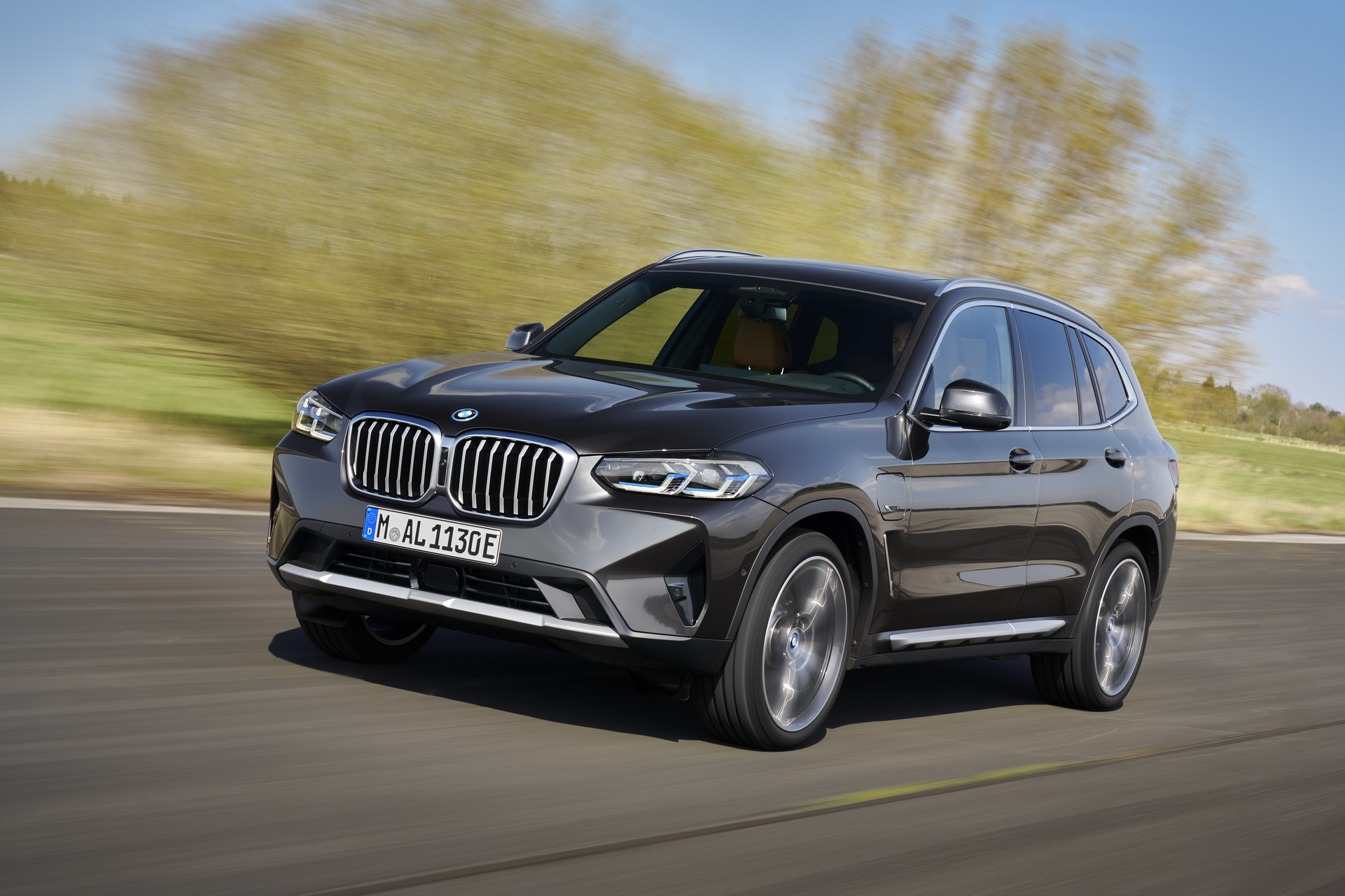 Download 2022 BMW X3 xDrive 30e - Front Three-Quarter HD Wallpaper 1921x1281 #8