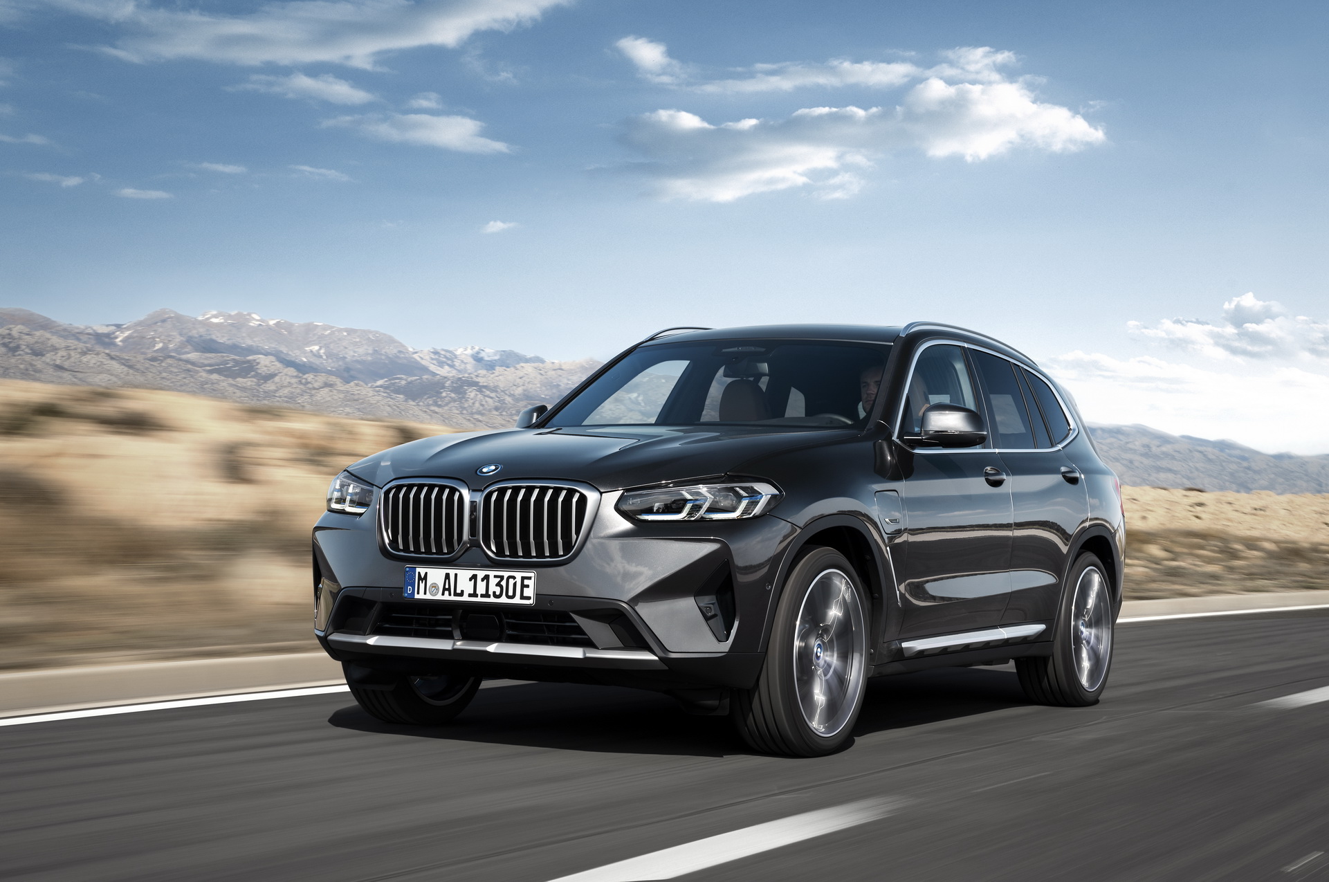 Download 2022 BMW X3 xDrive 30e - Front Three-Quarter HD Wallpaper 1921x1275 #1