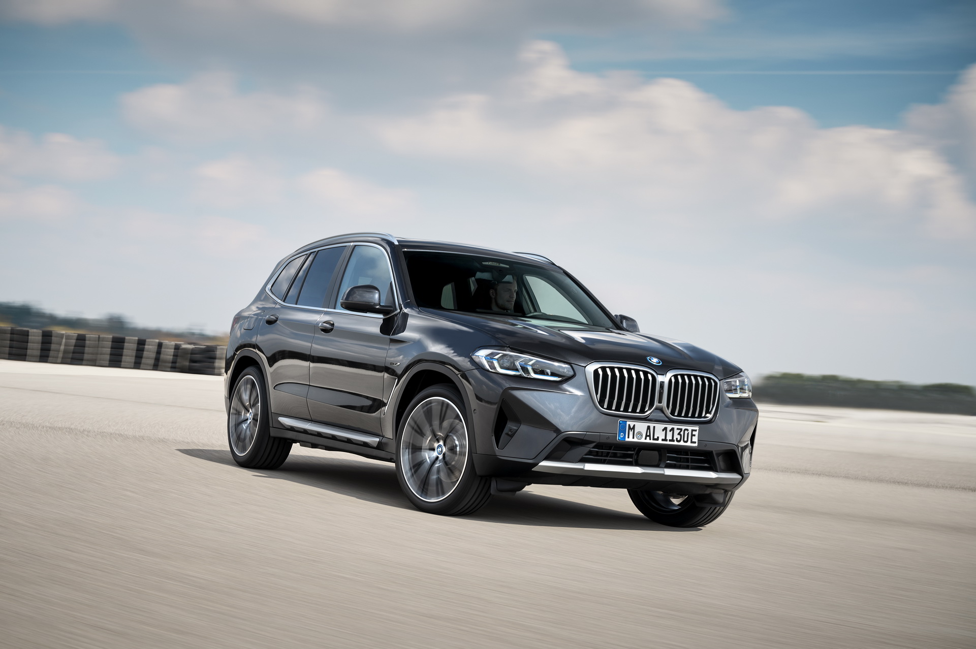 Download 2022 BMW X3 xDrive 30e - Front Three-Quarter HD Wallpaper 1921x1278 #17