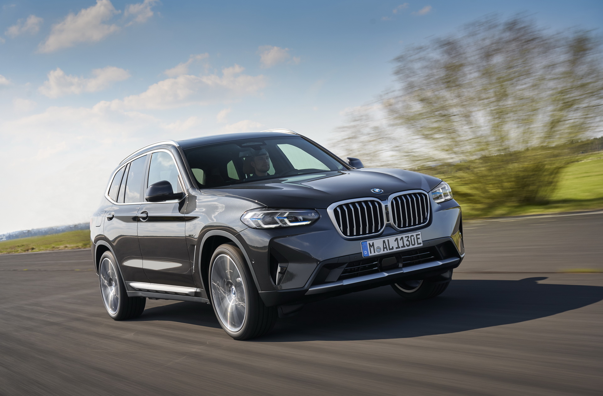 Download 2022 BMW X3 xDrive 30e - Front Three-Quarter HD Wallpaper 1921x1262 #9