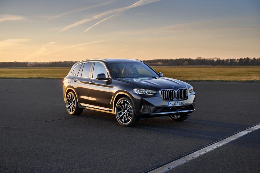 2022 BMW X3 xDrive 30e - Front Three-Quarter Wallpaper 850x567 #14