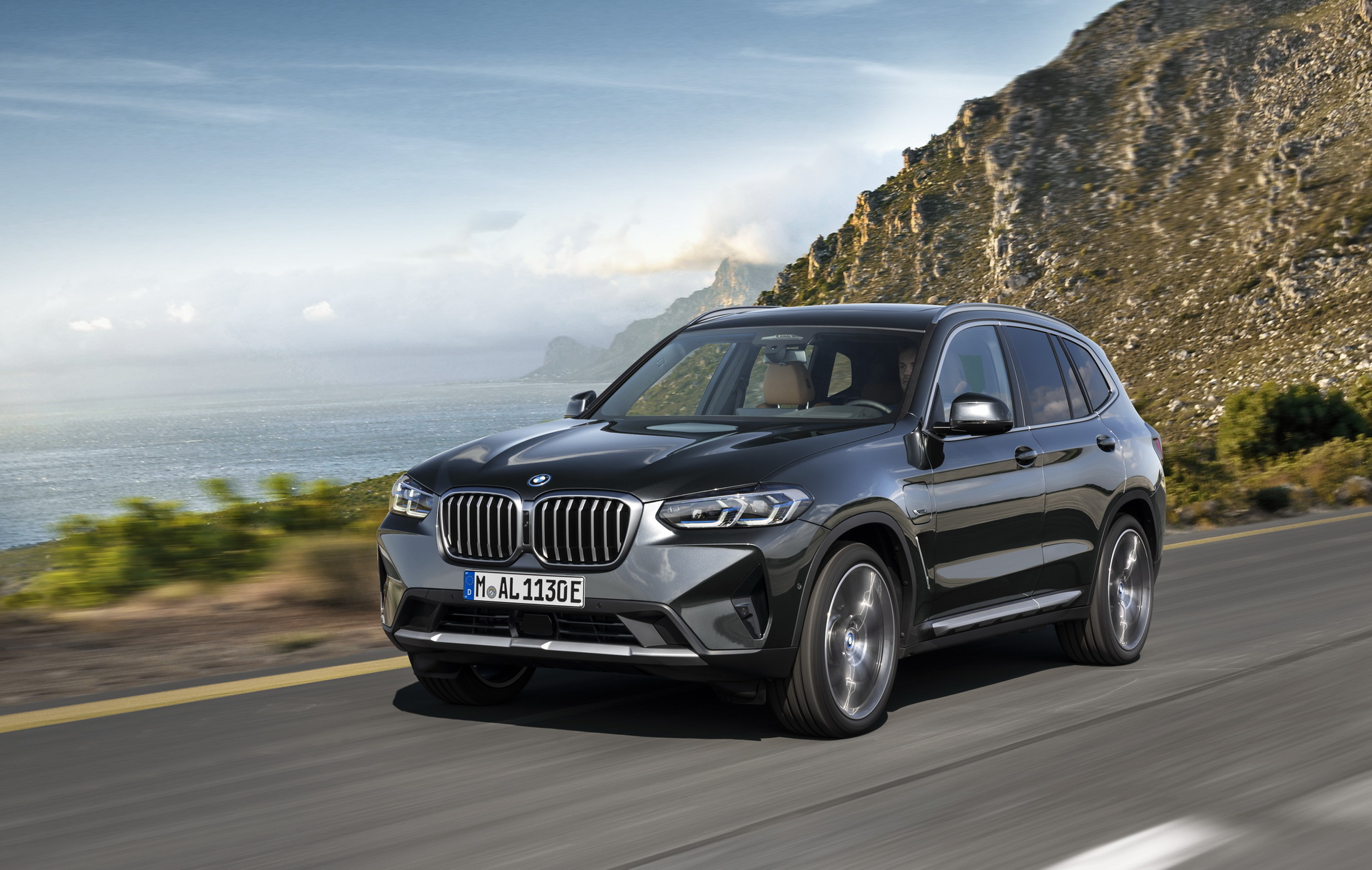 Download 2022 BMW X3 xDrive 30e - Front Three-Quarter HD Wallpaper 1921x1218 #4