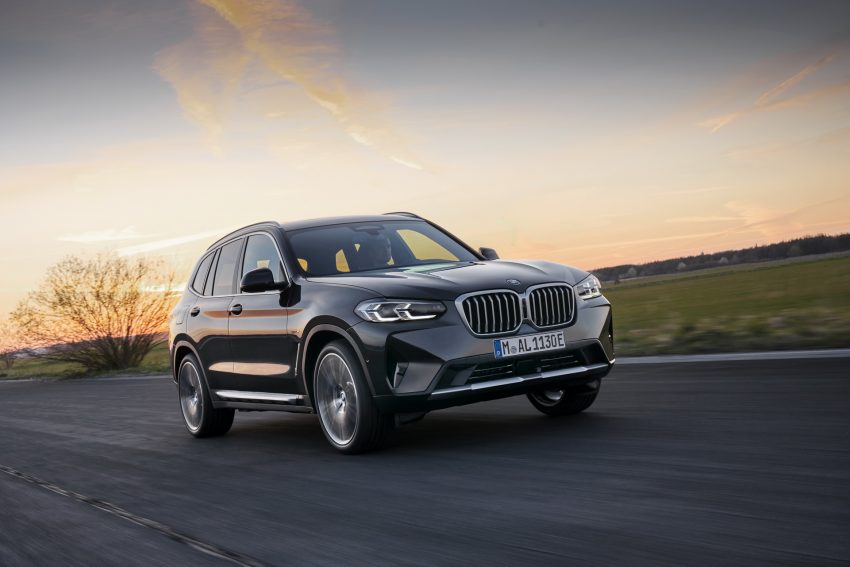 2022 BMW X3 xDrive 30e - Front Three-Quarter Wallpaper 850x567 #10