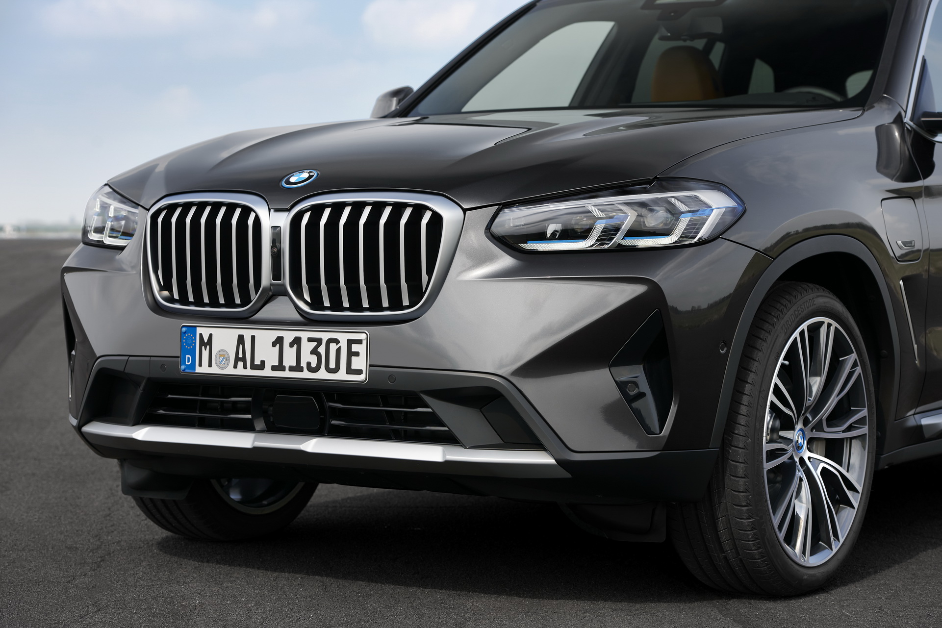 Download 2022 BMW X3 xDrive 30e - Front HD Wallpaper 1921x1281 #23