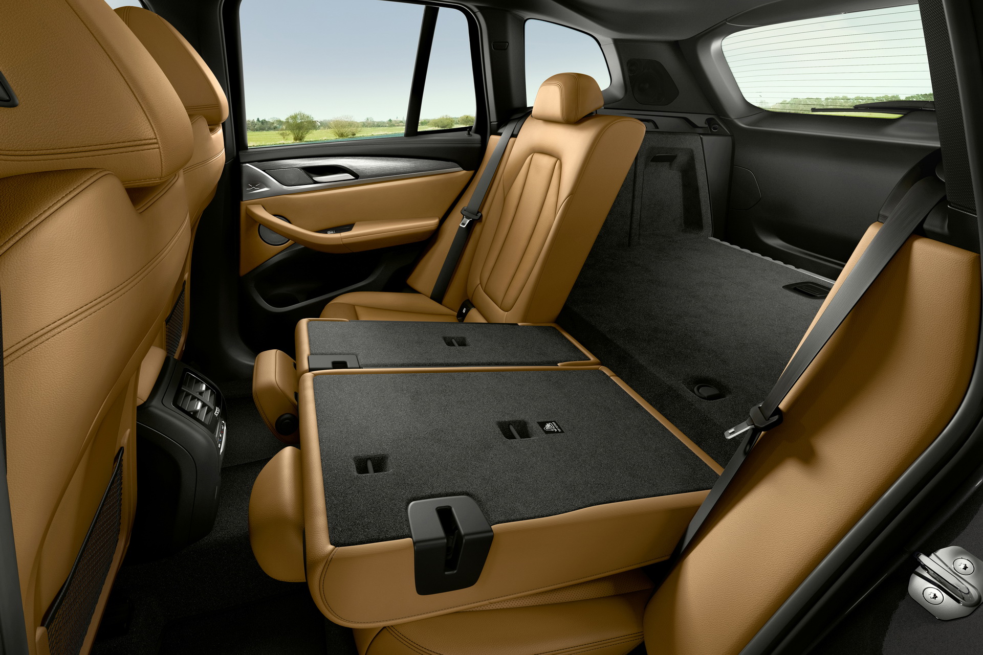 Download 2022 BMW X3 xDrive 30e - Interior, Rear Seats HD Wallpaper 1921x1281 #32
