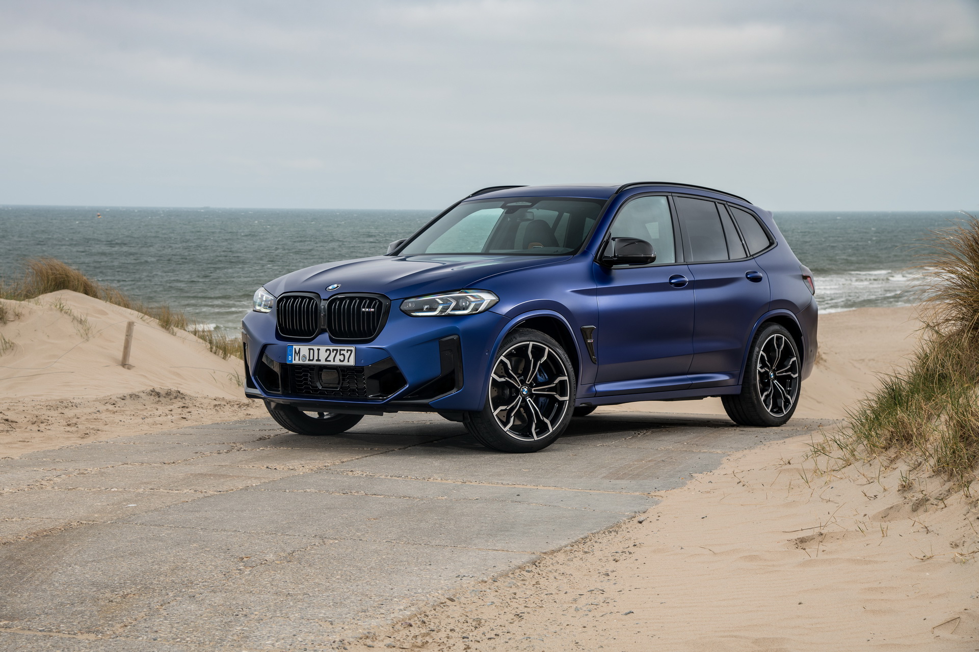 Download 2022 BMW X3 M Competition - Front Three-Quarter HD Wallpaper 1921x1281 #17