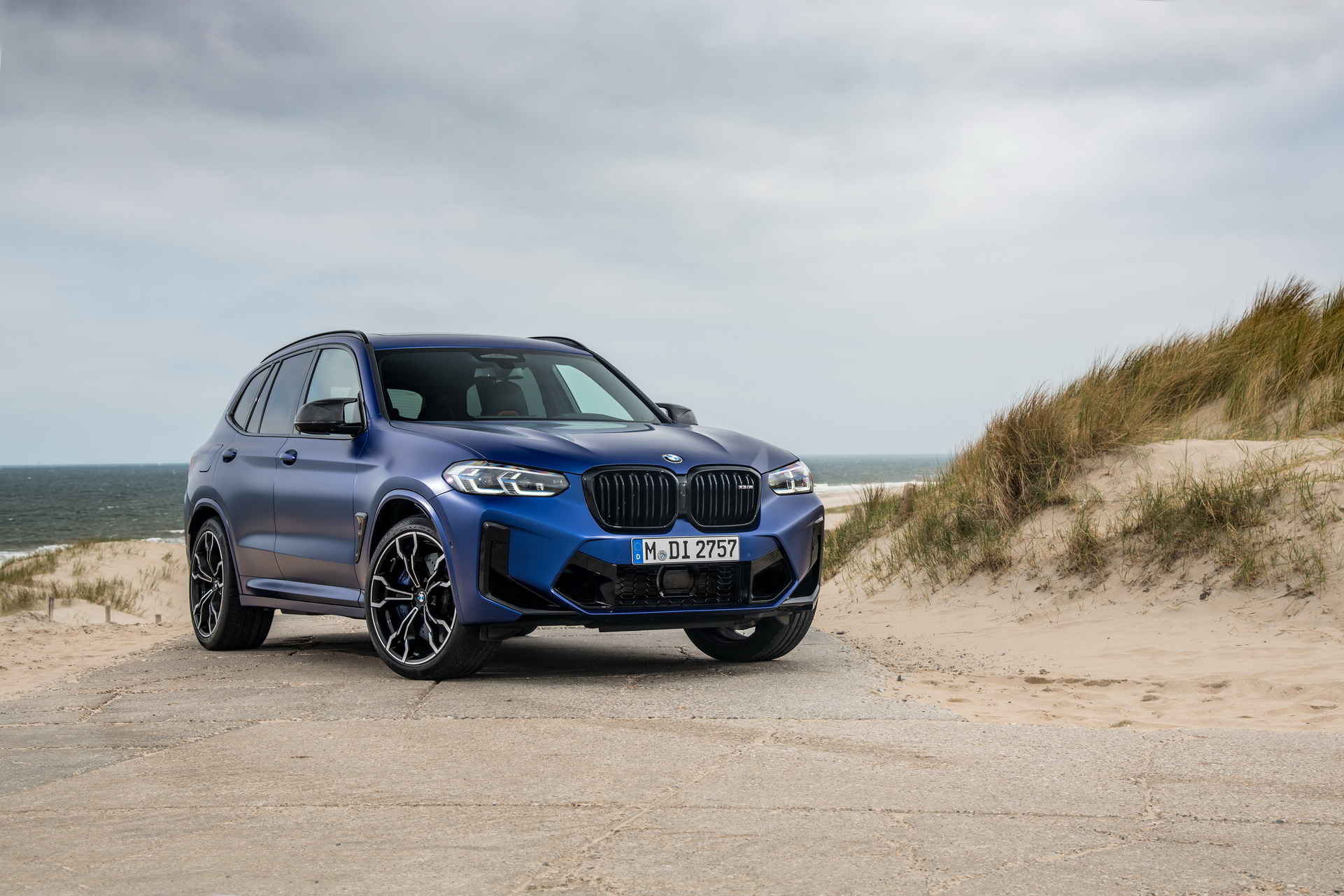 Download 2022 BMW X3 M Competition - Front Three-Quarter HD Wallpaper 1921x1281 #18
