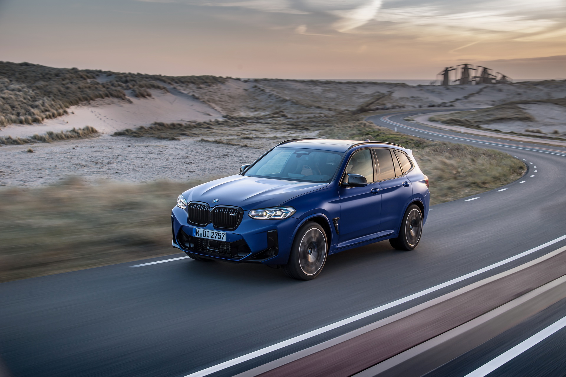 Download 2022 BMW X3 M Competition - Front Three-Quarter HD Wallpaper 1921x1281 #4