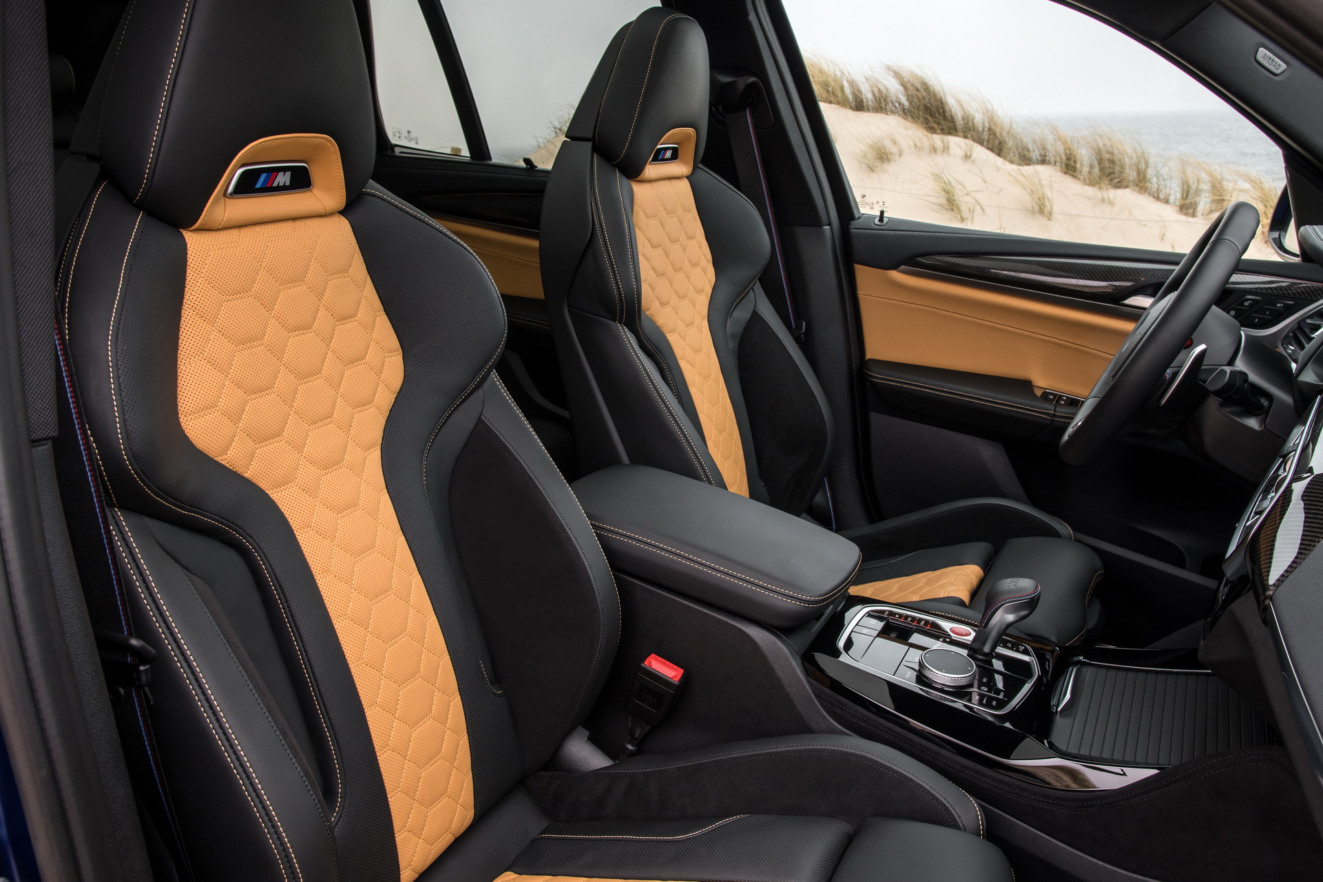 Download 2022 BMW X3 M Competition - Interior, Front Seats HD Wallpaper 1921x1281 #47
