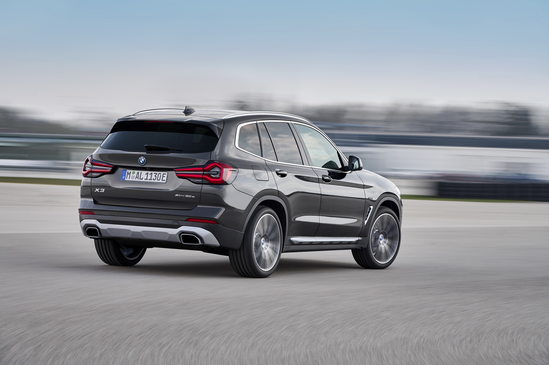 Download 2022 BMW X3 xDrive 30e - Rear Three-Quarter HD Wallpaper 1921x1278 #18
