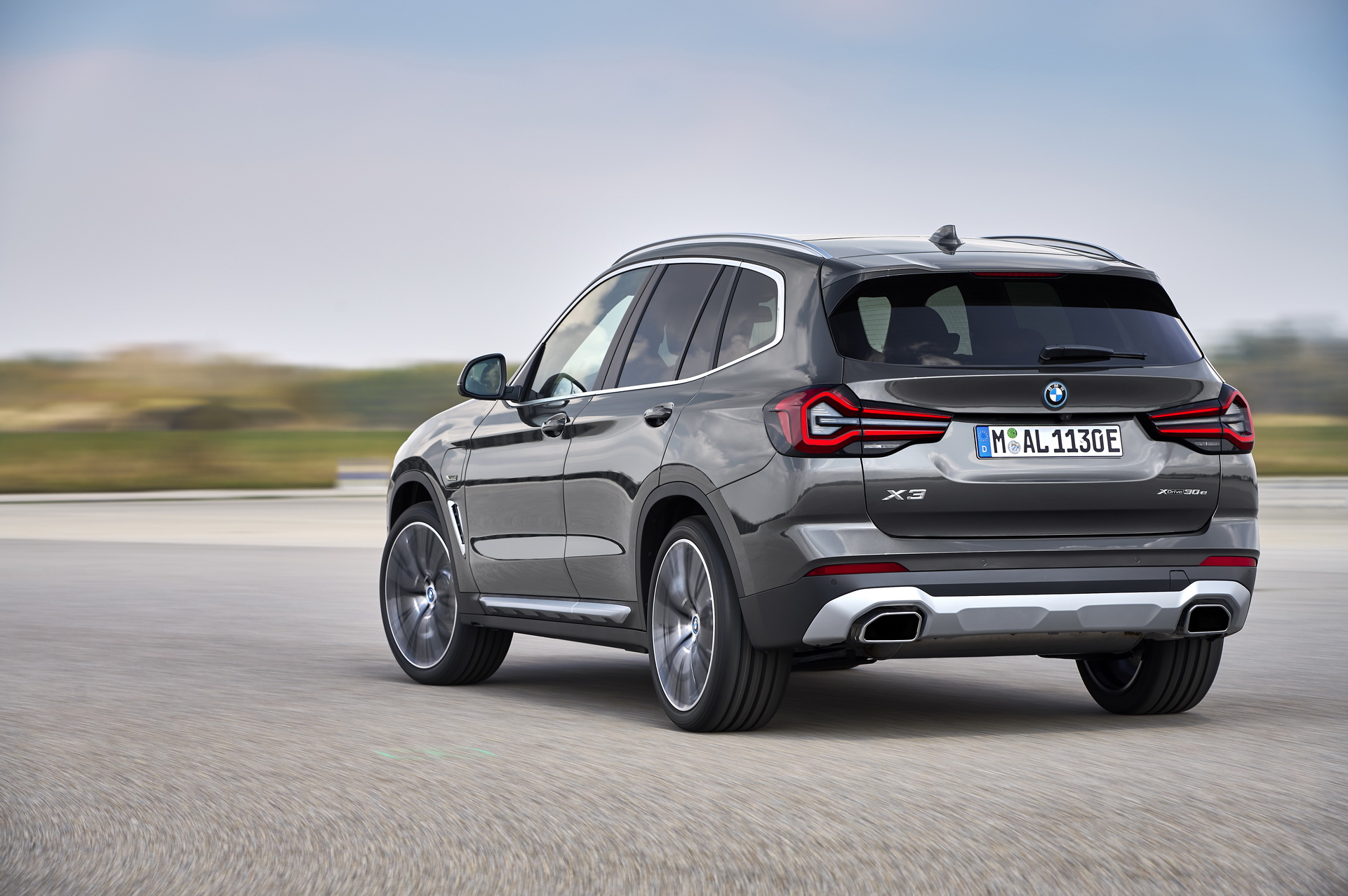 Download 2022 BMW X3 xDrive 30e - Rear Three-Quarter HD Wallpaper 1921x1278 #19