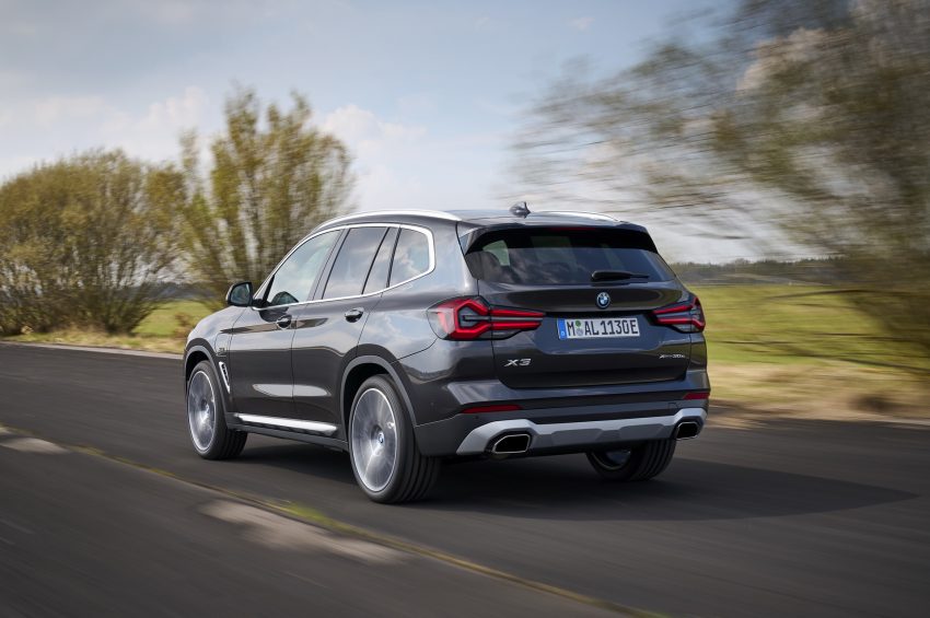 2022 BMW X3 xDrive 30e - Rear Three-Quarter Wallpaper 850x565 #11