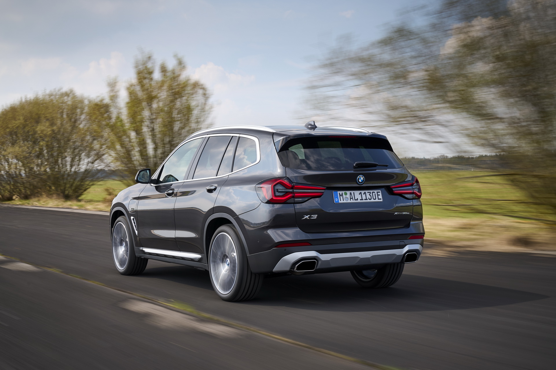 Download 2022 BMW X3 xDrive 30e - Rear Three-Quarter HD Wallpaper 1921x1278 #11