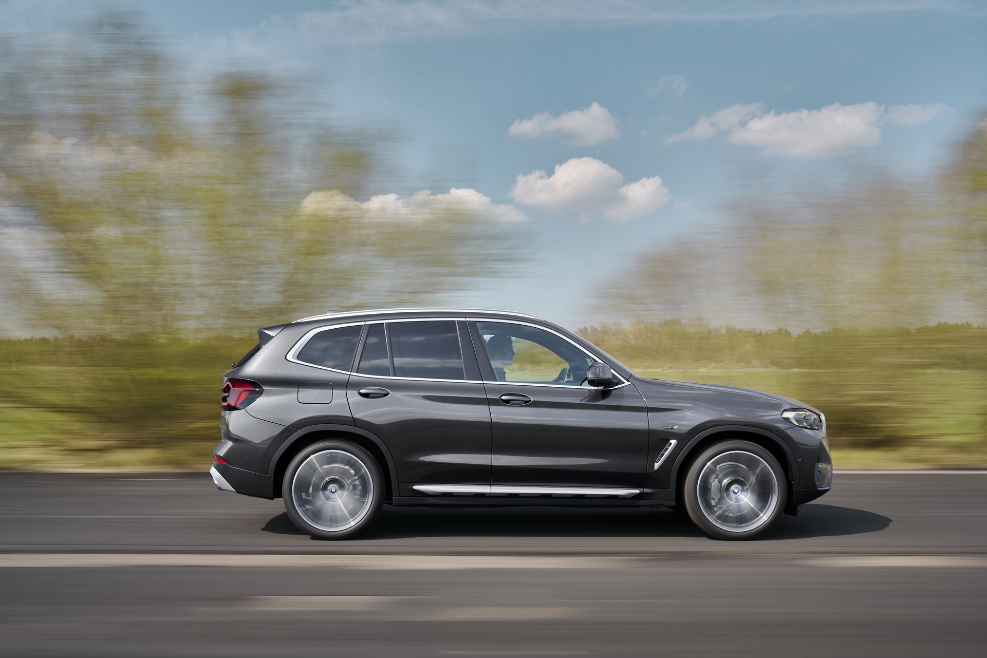 Download 2022 BMW X3 xDrive 30e - Side HD Wallpaper 1921x1281 #7