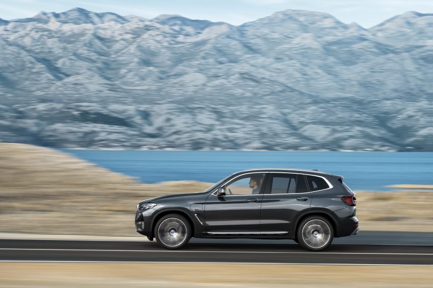 2022 BMW X3 xDrive 30e - Side Wallpaper 850x567 #6