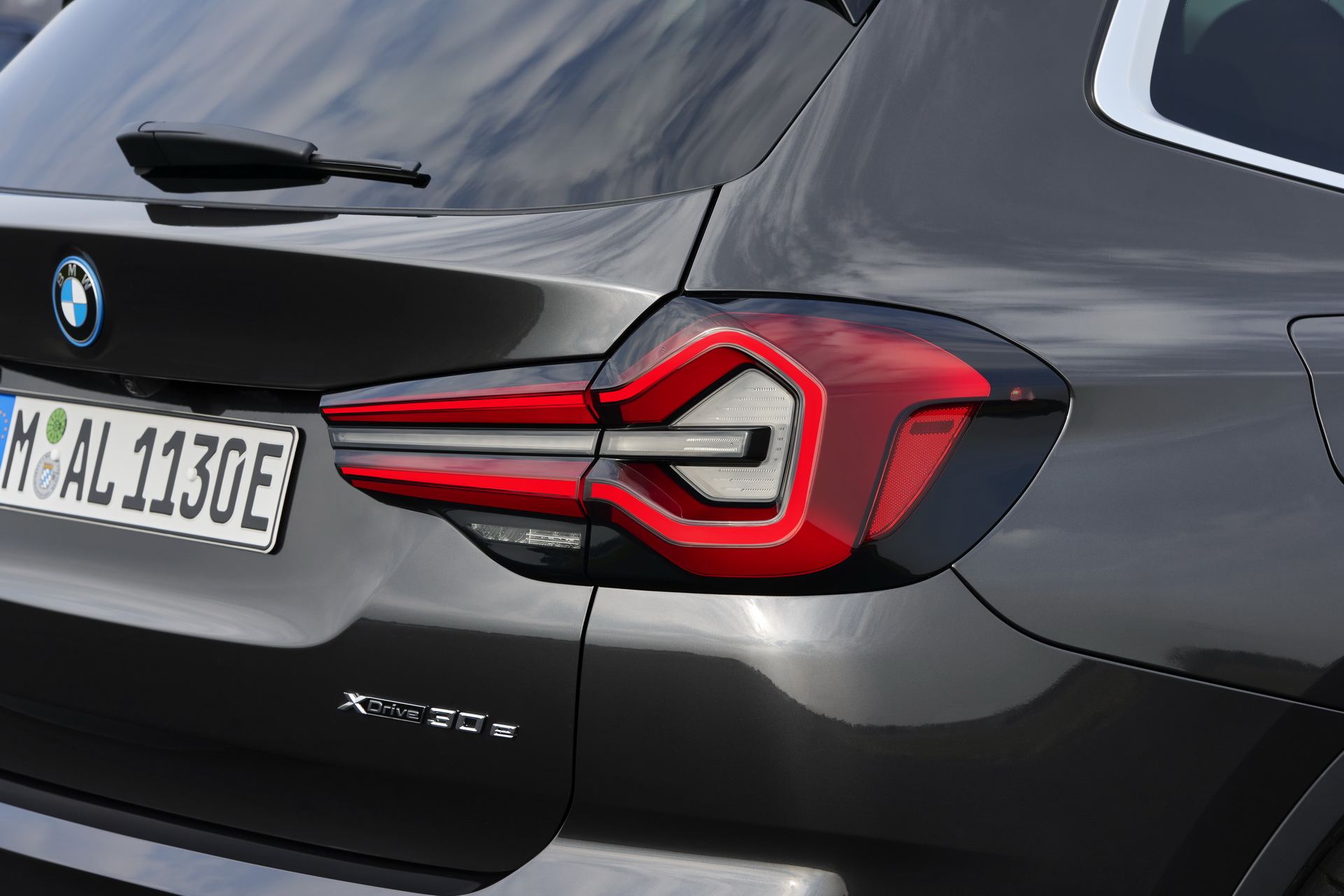 Download 2022 BMW X3 xDrive 30e - Tail Light HD Wallpaper 1921x1281 #25