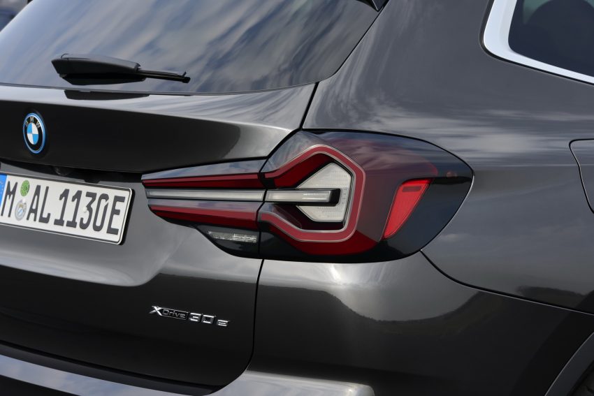 2022 BMW X3 xDrive 30e - Tail Light Wallpaper 850x567 #26