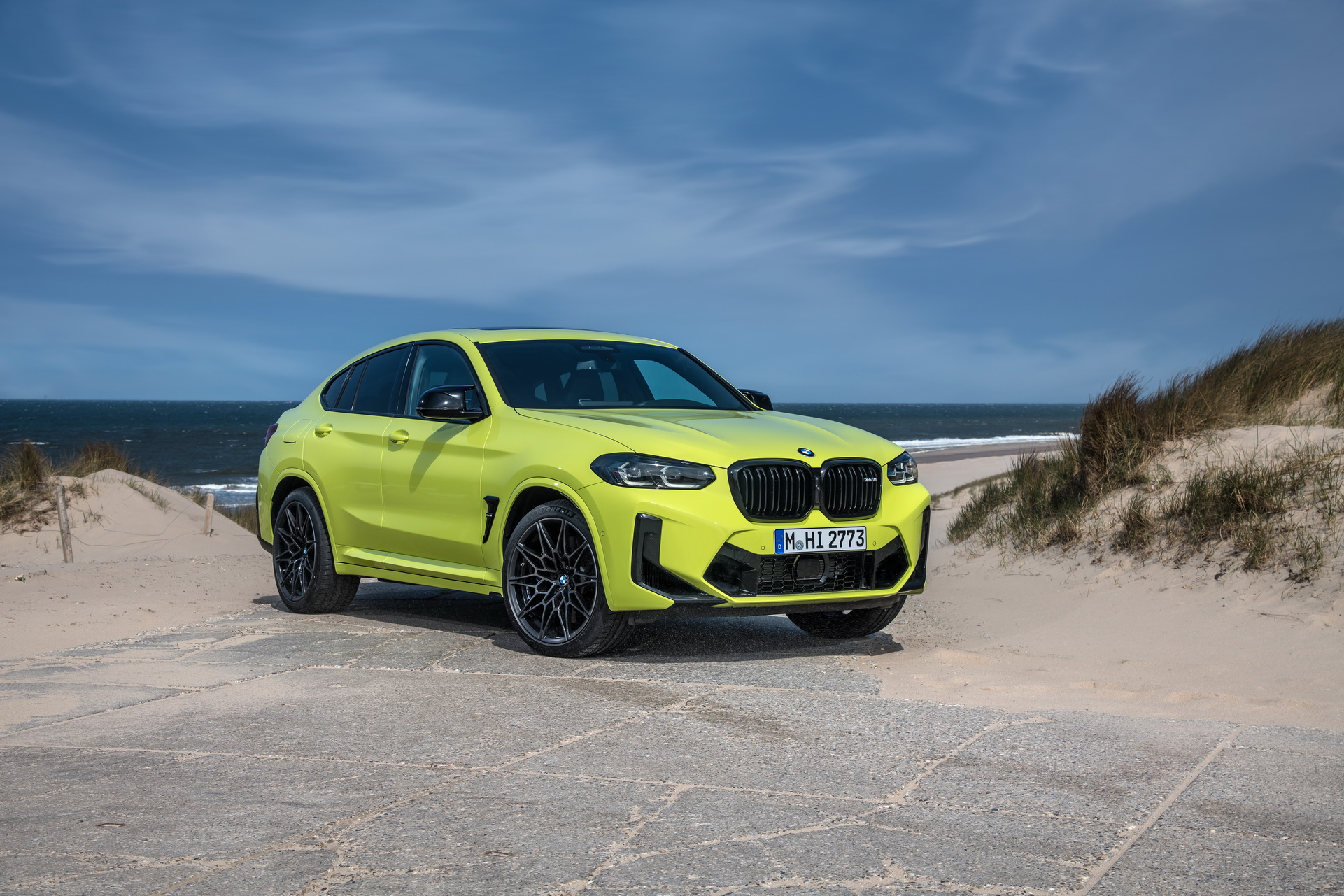 Download 2022 BMW X4 M Competition - Front Three-Quarter HD Wallpaper 1921x1281 #12