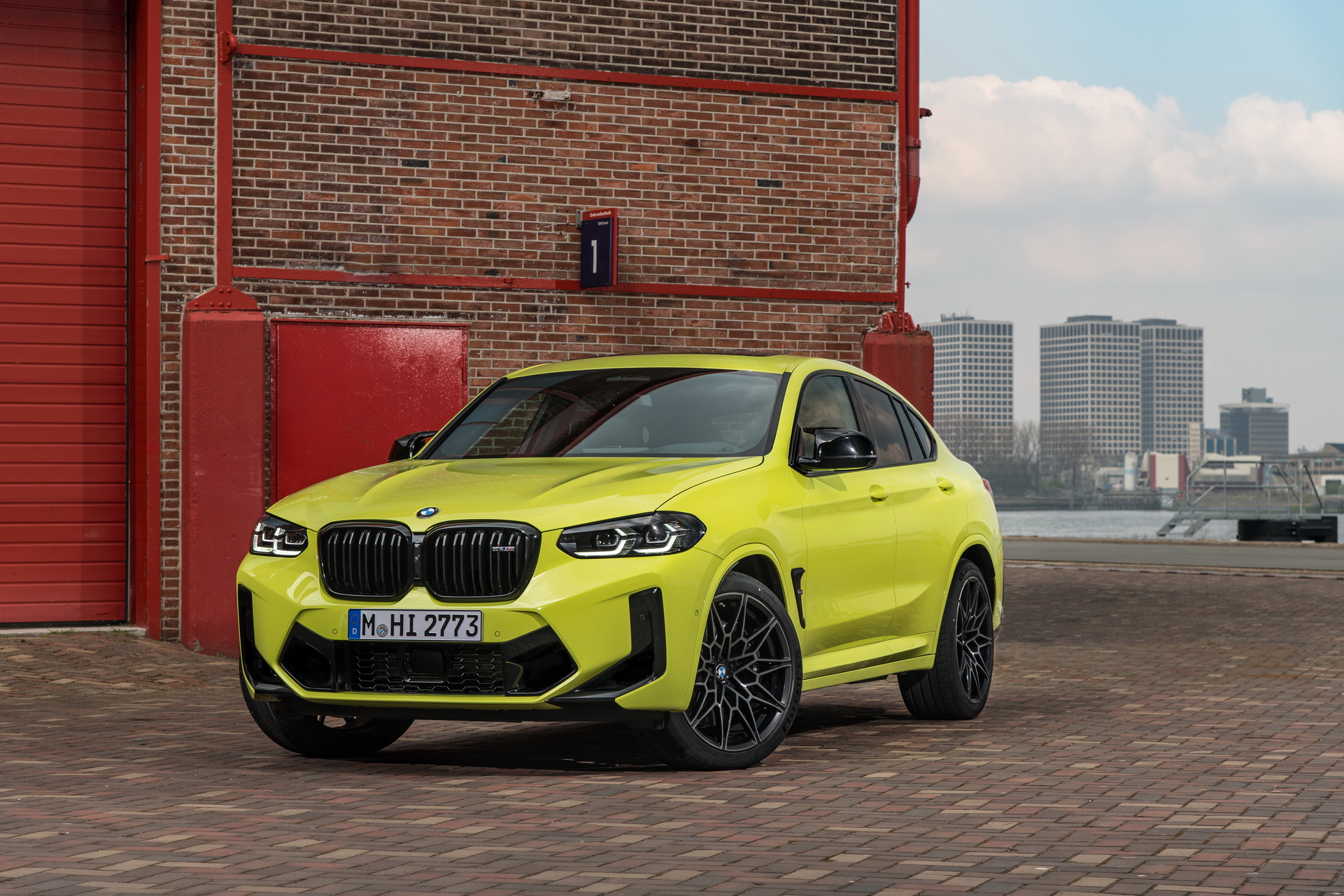 Download 2022 BMW X4 M Competition - Front HD Wallpaper 1921x1281 #28