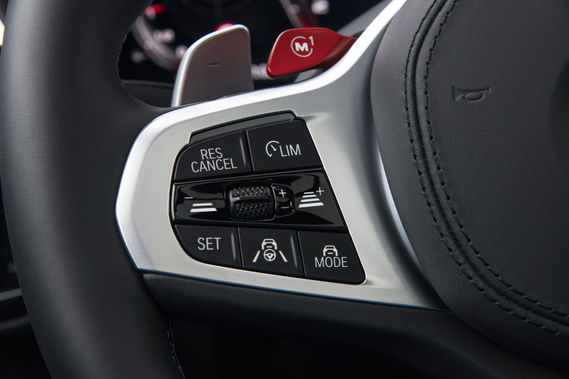 Download 2022 BMW X4 M Competition - Interior, Steering Wheel HD Wallpaper 1921x1281 #52