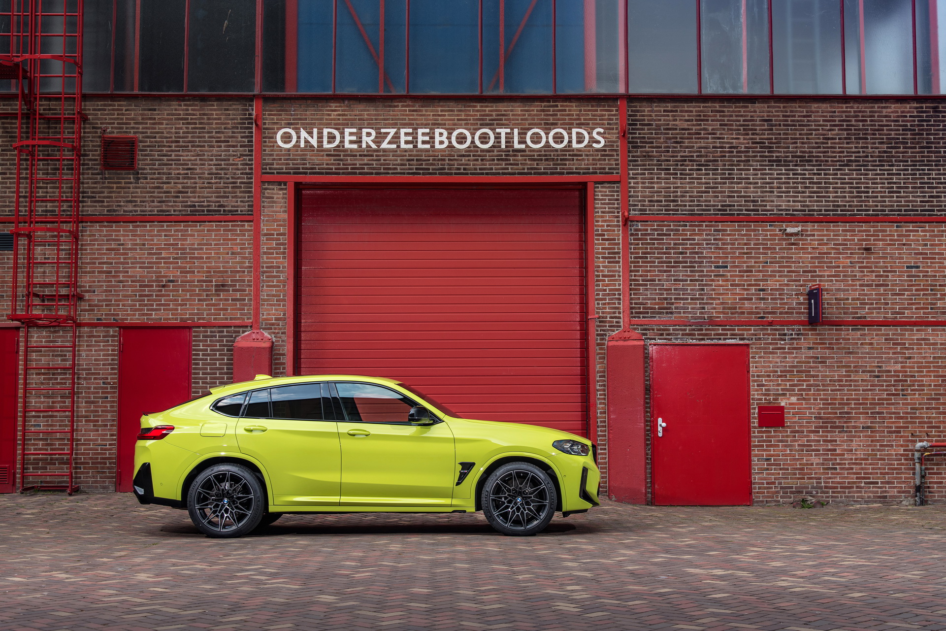 Download 2022 BMW X4 M Competition - Side HD Wallpaper 1921x1281 #31