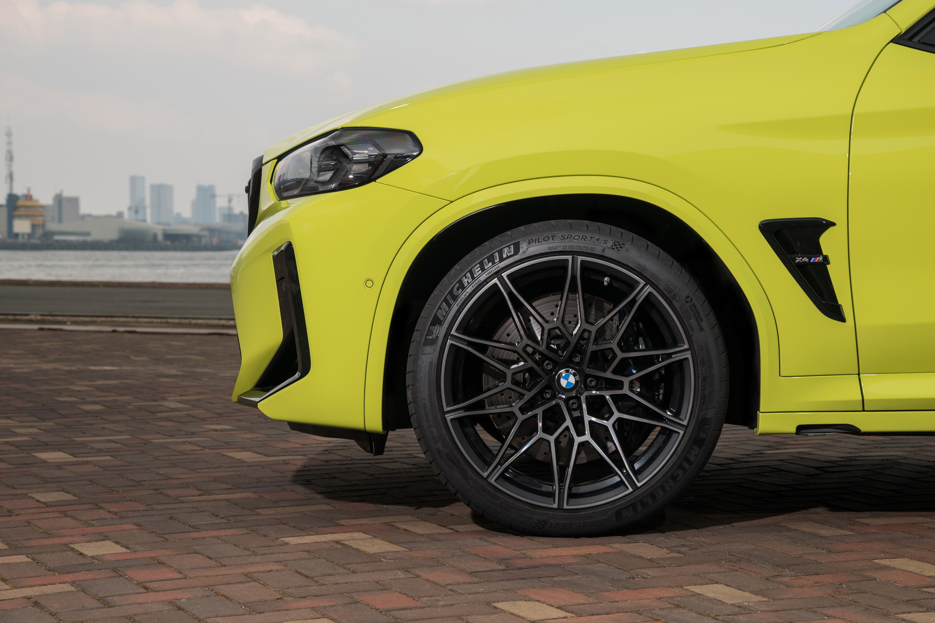 Download 2022 BMW X4 M Competition - Wheel HD Wallpaper 1921x1281 #26