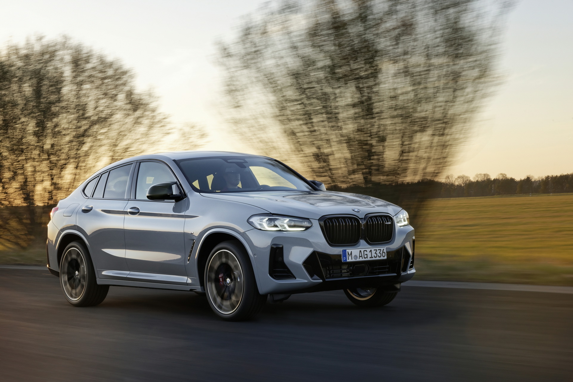 Download 2022 BMW X4 M40i - Front Three-Quarter HD Wallpaper 1921x1282 #4