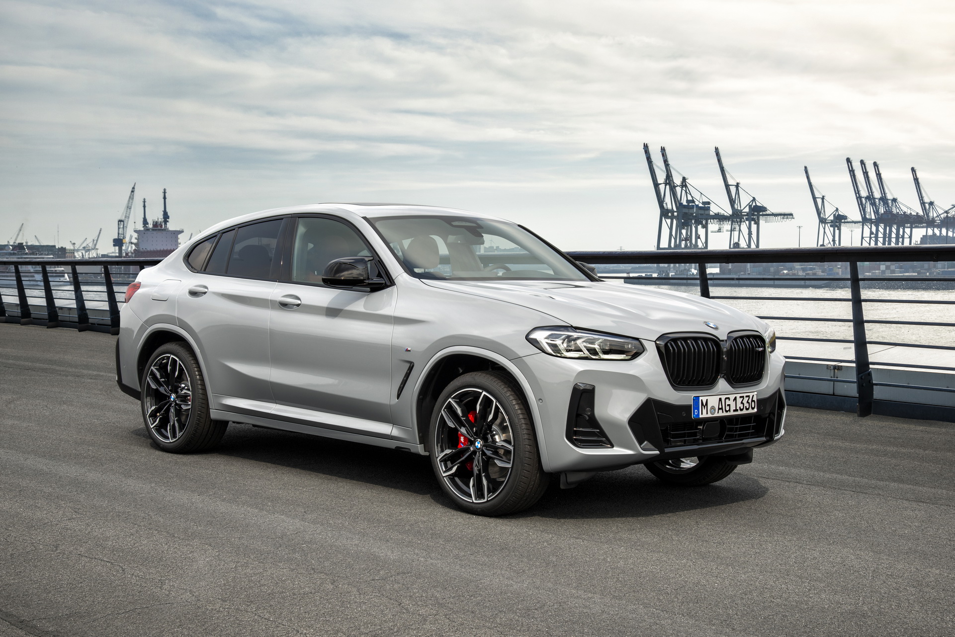 Download 2022 BMW X4 M40i - Front Three-Quarter HD Wallpaper 1921x1282 #16