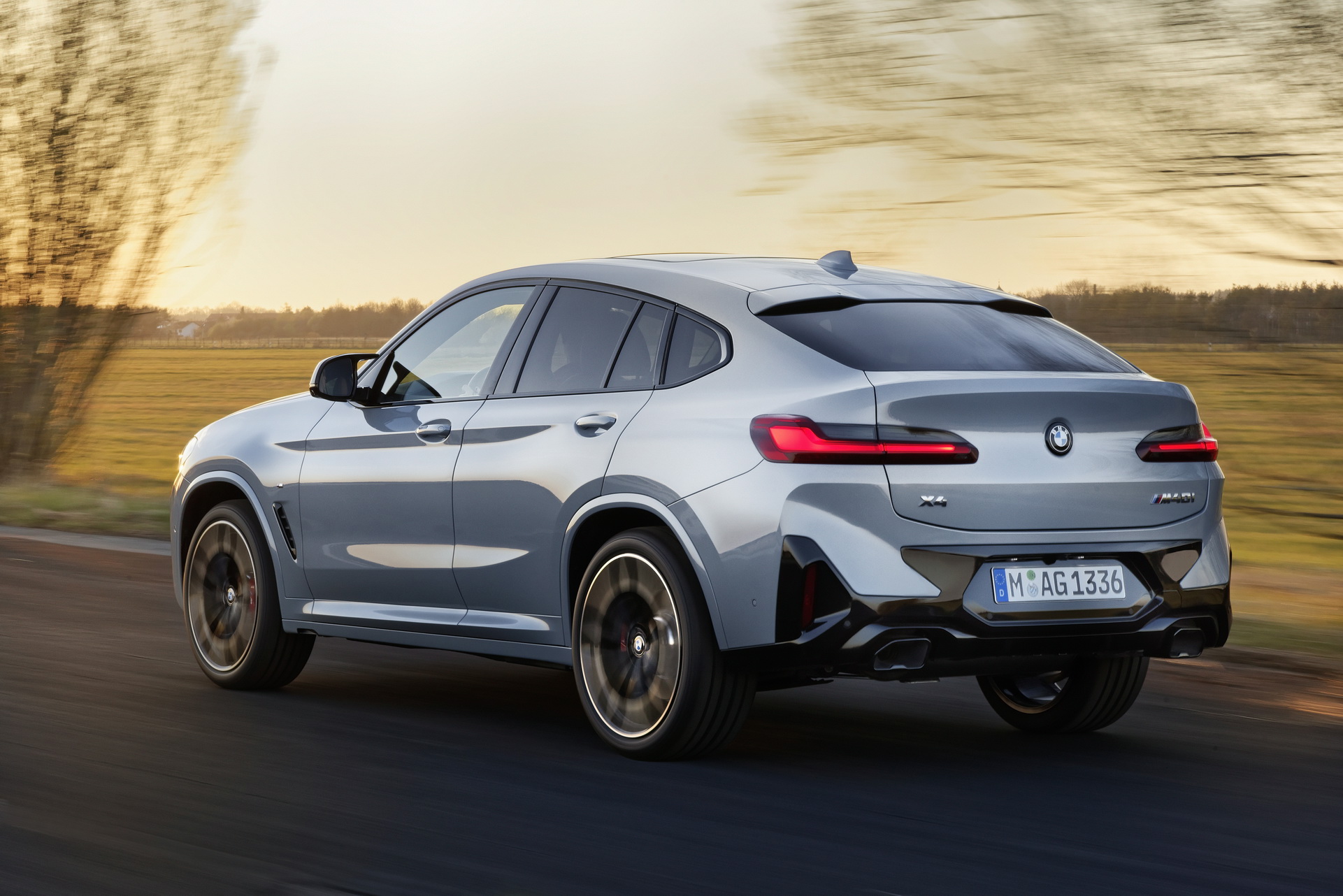 Download 2022 BMW X4 M40i - Rear Three-Quarter HD Wallpaper 1921x1282 #3