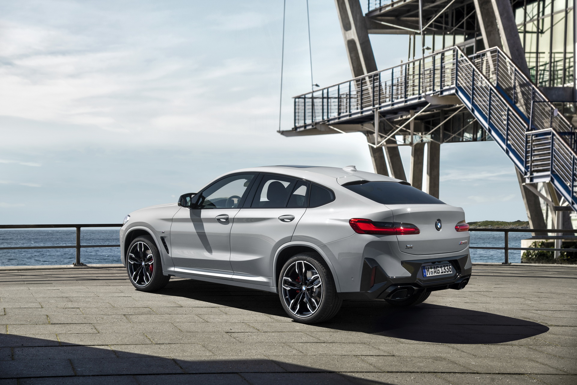 Download 2022 BMW X4 M40i - Rear Three-Quarter HD Wallpaper 1921x1282 #18
