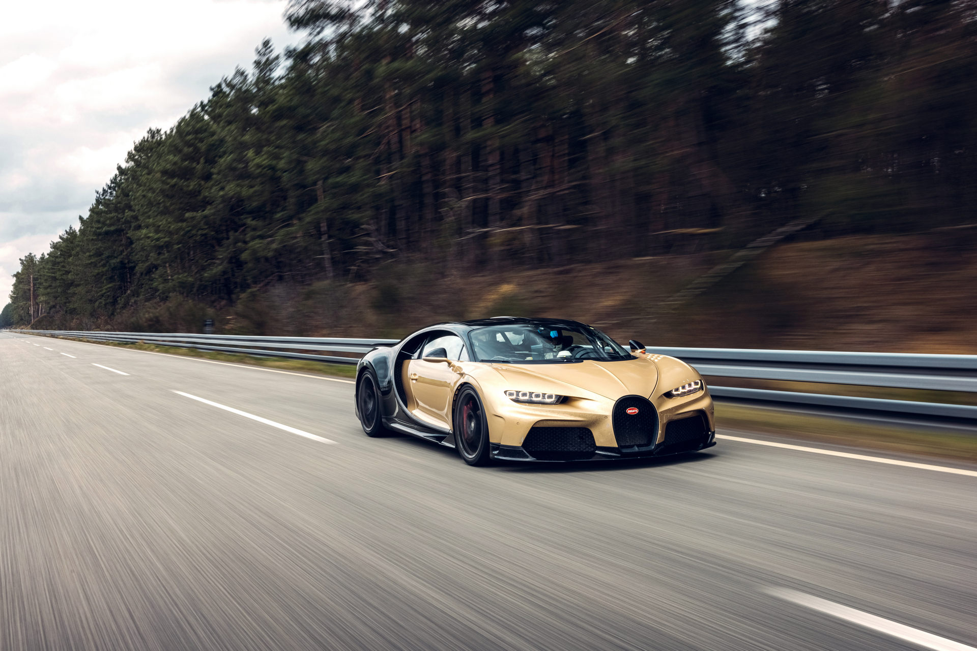 Download 2022 Bugatti Chiron Super Sport - Front Three-Quarter HD Wallpaper 1920x1281 #2