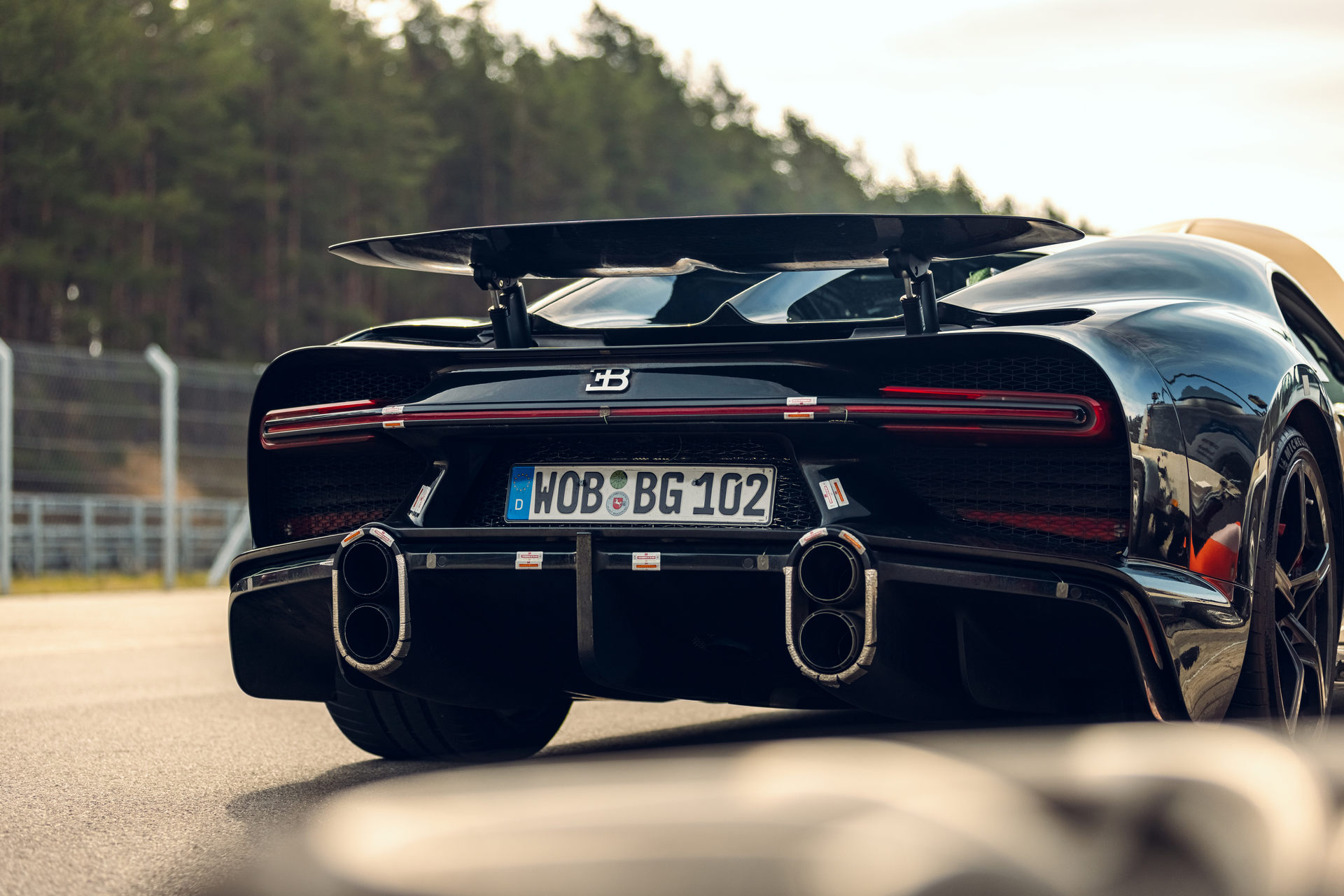 Download 2022 Bugatti Chiron Super Sport - Rear HD Wallpaper 1920x1281 #9