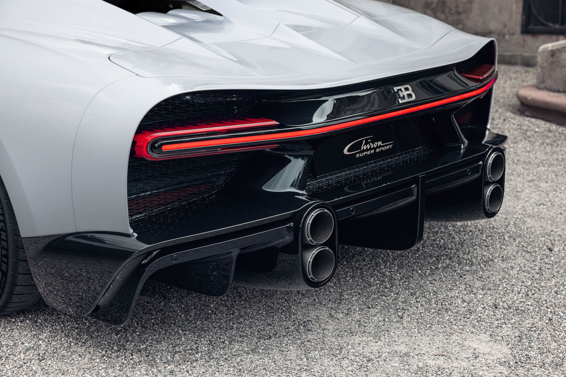 Download 2022 Bugatti Chiron Super Sport - Tail Light HD Wallpaper 1920x1281 #40