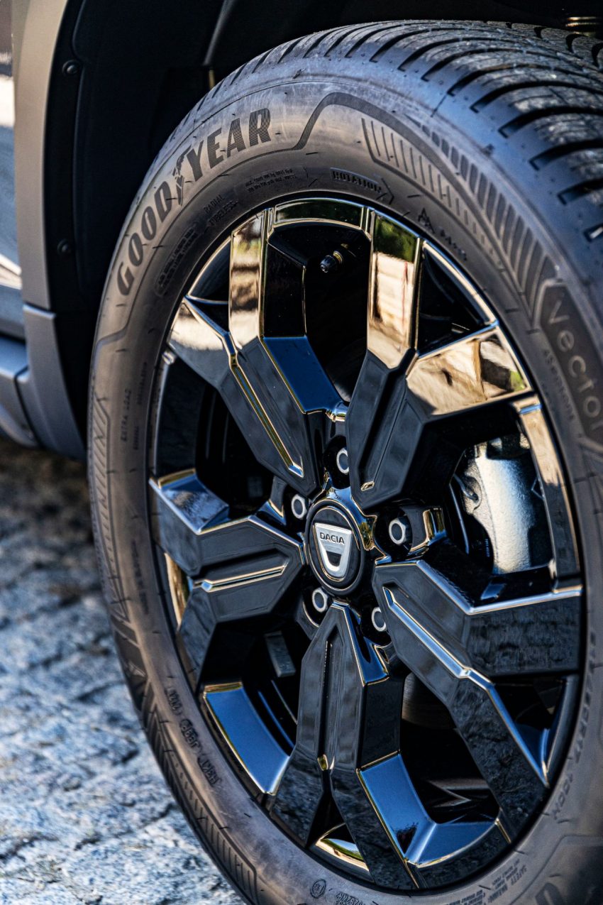 2022 Dacia Duster Extreme - Wheel Phone Wallpaper 850x1275 #27