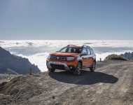 2022 Dacia Duster - Front Three-Quarter Wallpaper 190x150