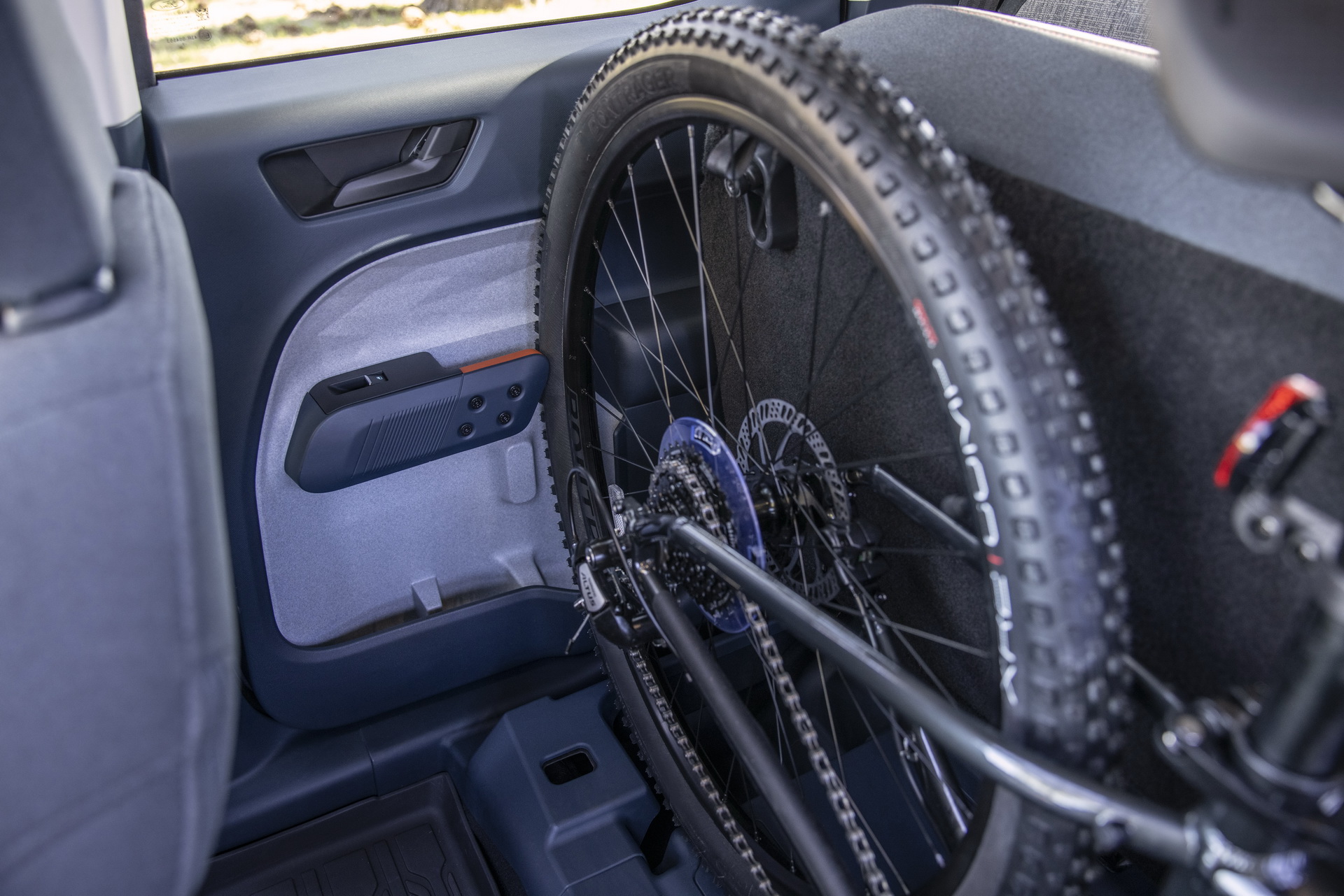 Download 2022 Ford Maverick XLT - Interior, Detail HD Wallpaper 1920x1281 #16