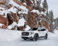 2022 GMC Terrain AT4 - Front Three-Quarter Wallpaper 190x150