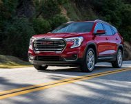 2022 GMC Terrain AT4 - Front Three-Quarter Wallpaper 190x150