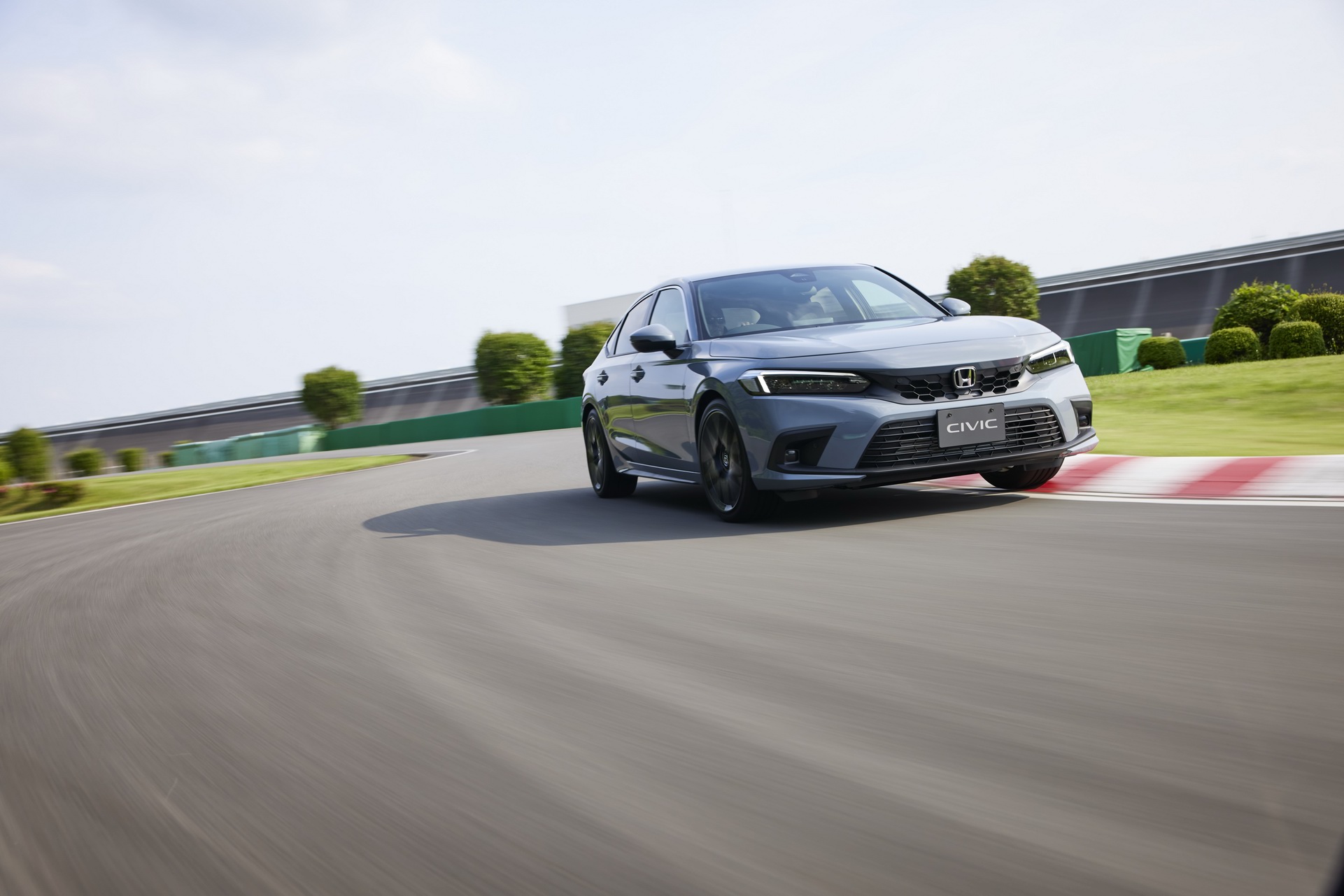 Download 2022 Honda Civic Hatchback [JP-spec] - Front HD Wallpaper 1921x1281 #26