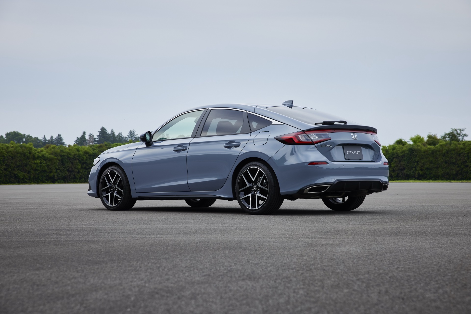 Download 2022 Honda Civic Hatchback [JP-spec] - Rear Three-Quarter HD Wallpaper 1921x1281 #27