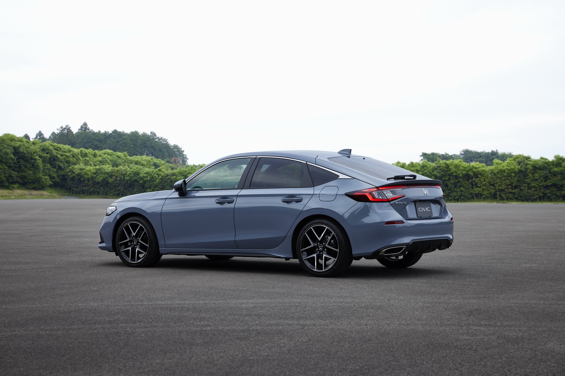 Download 2022 Honda Civic Hatchback [JP-spec] - Rear Three-Quarter HD Wallpaper 1921x1281 #28