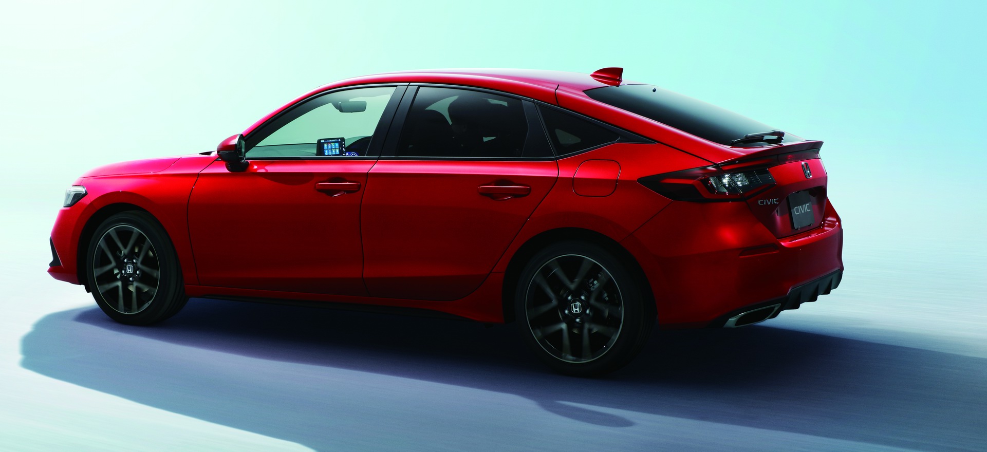 Download 2022 Honda Civic Hatchback [JP-spec] - Rear Three-Quarter HD Wallpaper 1921x880 #36