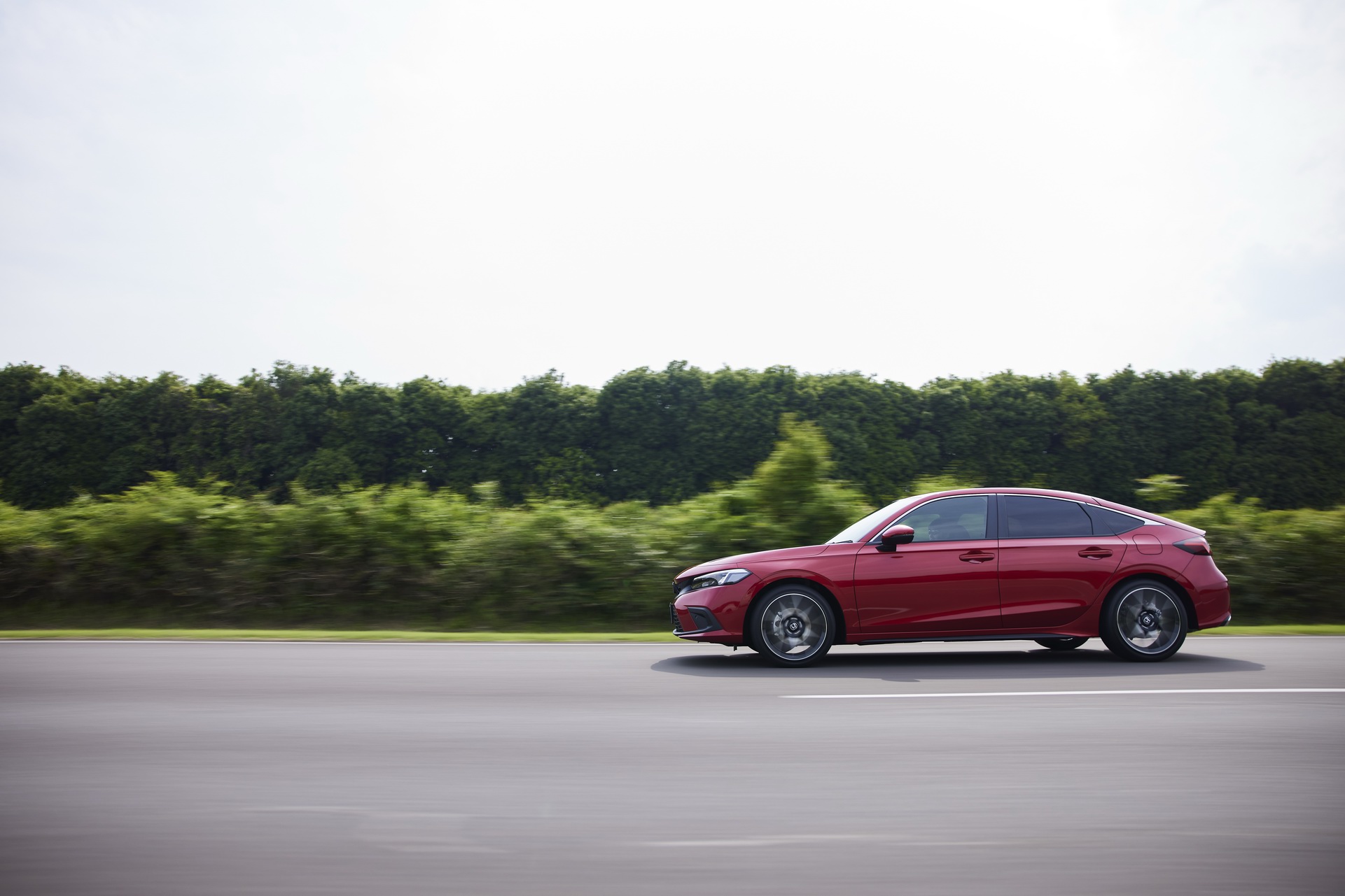 Download 2022 Honda Civic Hatchback [JP-spec] - Side HD Wallpaper 1921x1281 #33