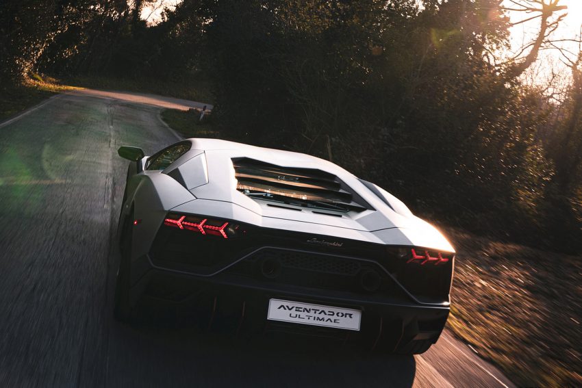2022 Lamborghini Aventador LP 780-4 Ultimae - Rear Wallpaper 850x567 #18