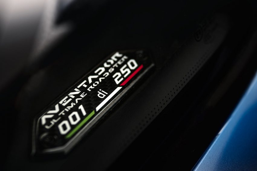 2022 Lamborghini Aventador LP 780-4 Ultimae Roadster - Badge Wallpaper 850x567 #33
