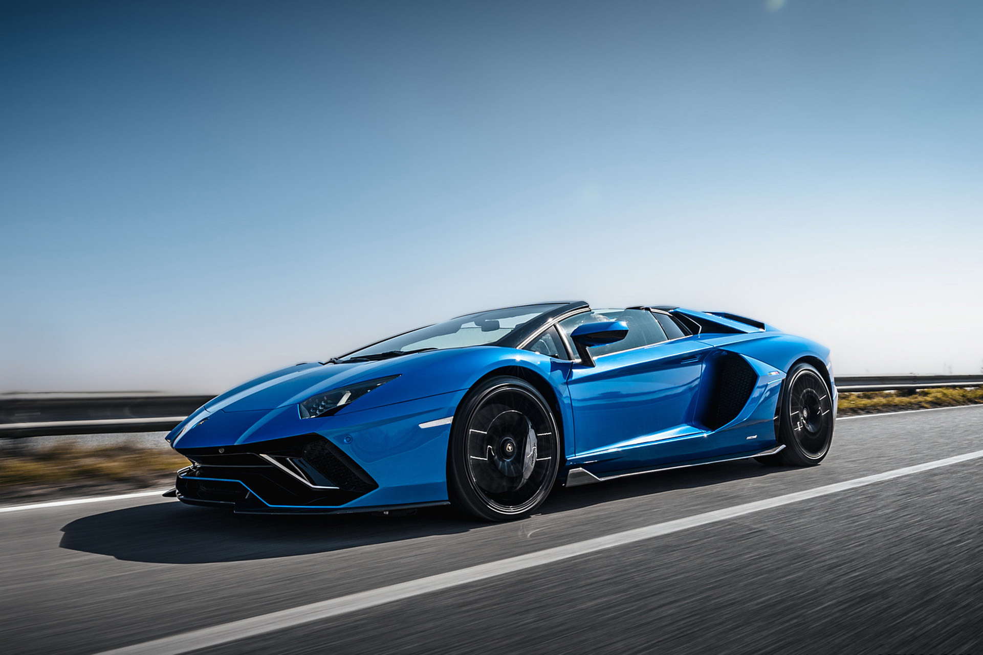 Download 2022 Lamborghini Aventador LP 780-4 Ultimae Roadster - Front Three-Quarter HD Wallpaper 1921x1281 #2