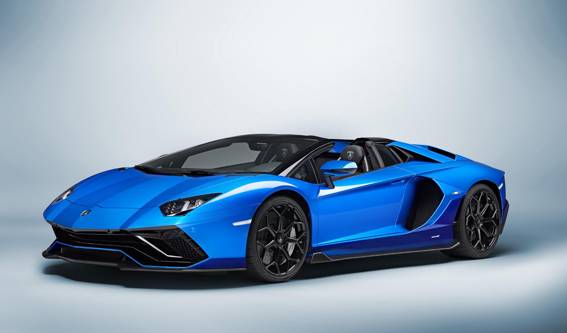 Download 2022 Lamborghini Aventador LP 780-4 Ultimae Roadster - Front Three-Quarter HD Wallpaper 1920x1127 #49