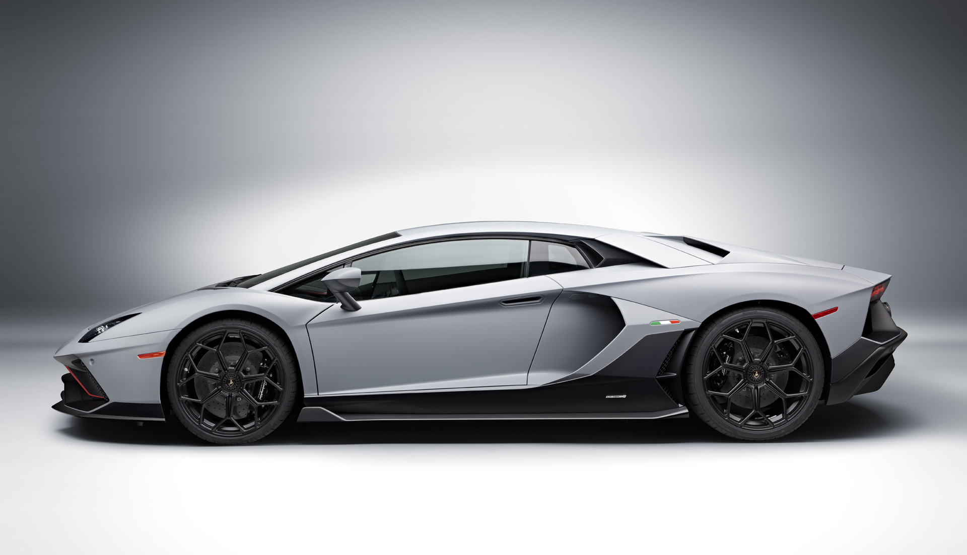 Download 2022 Lamborghini Aventador LP 780-4 Ultimae - Side HD Wallpaper 1920x1103 #65