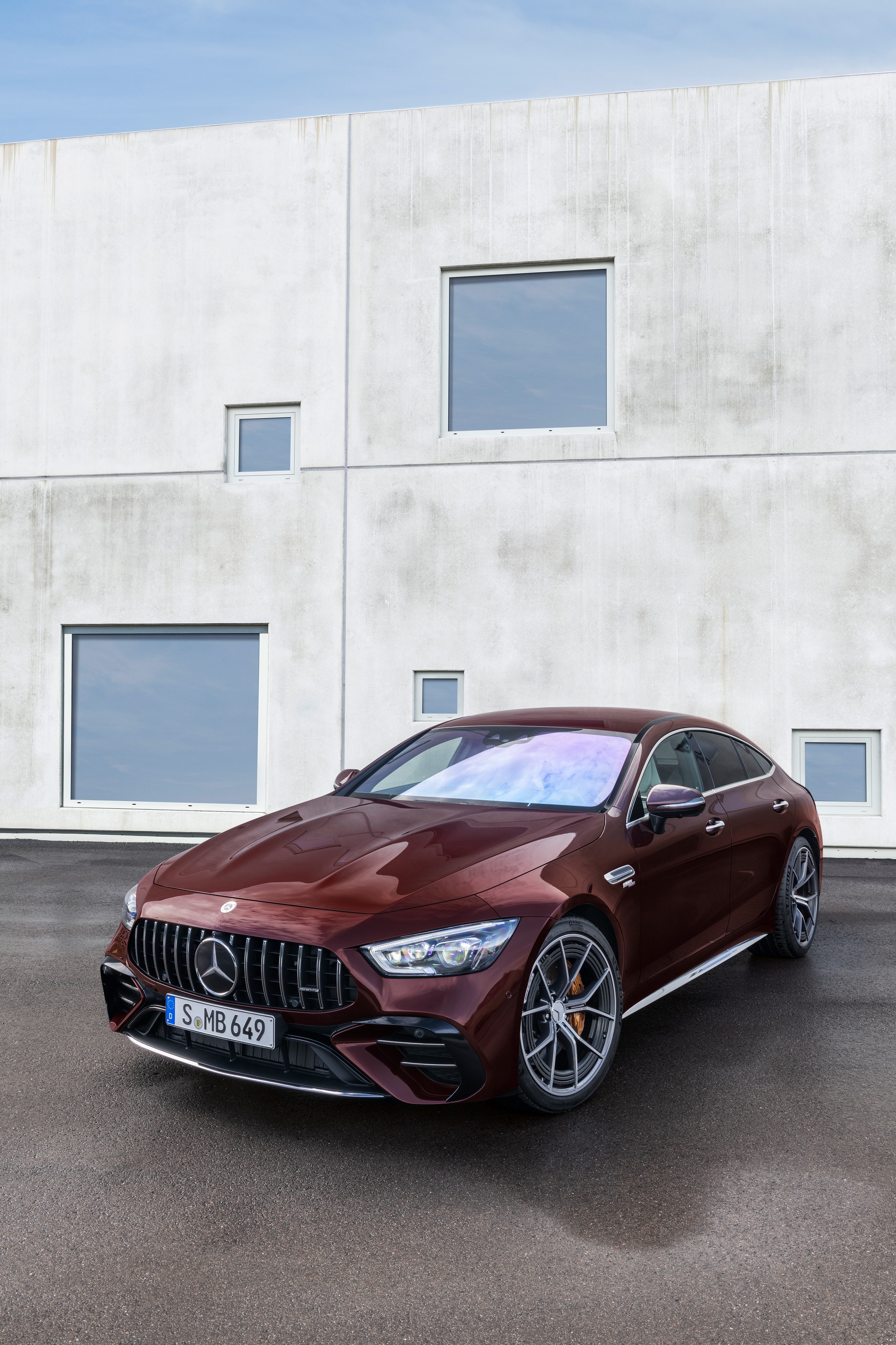 Download 2022 Mercedes-AMG GT 53 4MATIC+ 4-Door Coupe - Front Three-Quarter HD Phone Wallpaper 1920x2880 #9