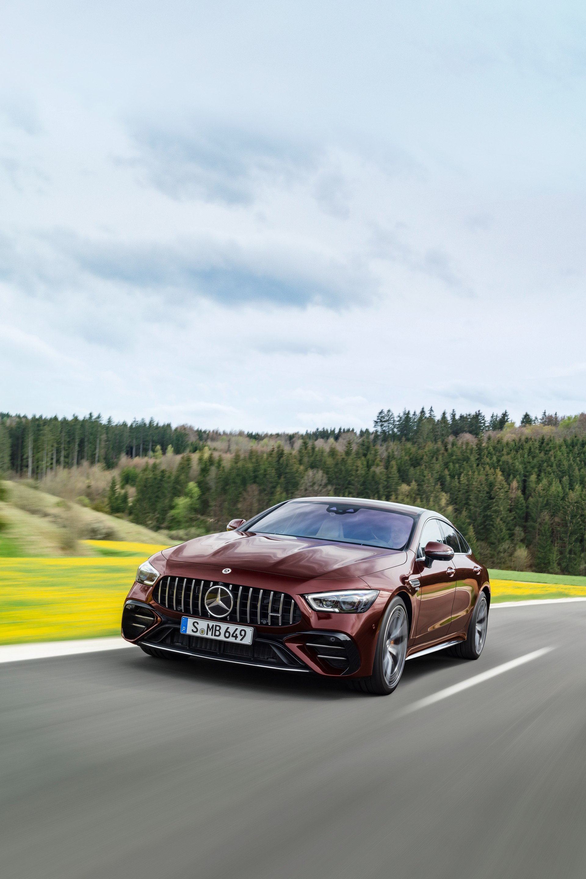 Download 2022 Mercedes-AMG GT 53 4MATIC+ 4-Door Coupe - Front HD Phone Wallpaper 1920x2880 #3